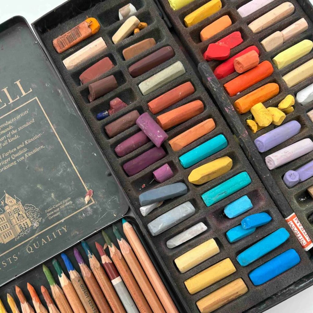 matériel de pastel sec bâtonnet craies et crayons de Sylvie Sanséau