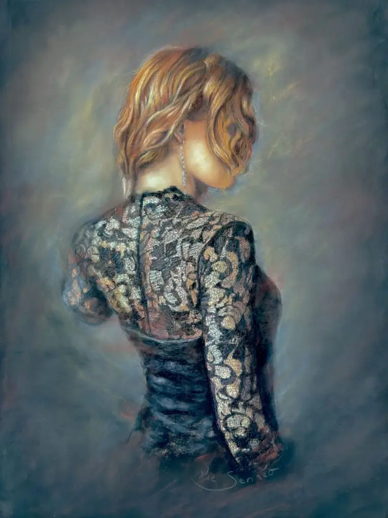 Femme aux cheveux blonds roux, figure de dos légèrement de profil, vêtue d'un corsage de dentelle noire florale. Le style est réaliste entre la dentelle faite d'entrelacs dessinés avec précision, et le fonds où l'in voit une gestuelle du geste qui symbolise le flot des pensées. Pause dans laquelle la femme tente de se retrouver.